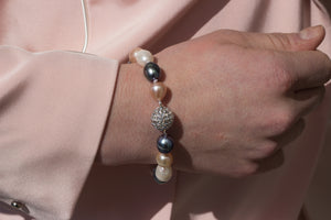 Baroque pearl bracelet with crystal clasp