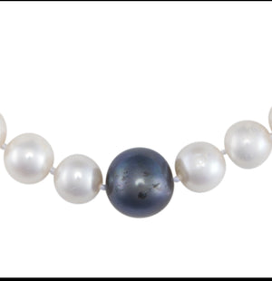 18” Freshwater 8-9mm Pearl Strand  with 11-12mm Black Central Pearl