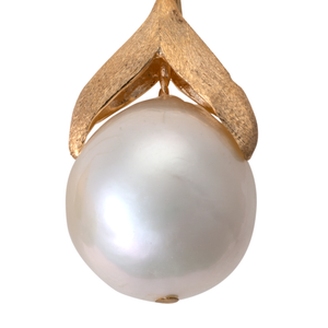 Hanging pearl earring on gold bloom