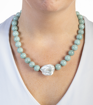 Jade and biwa pearl necklace