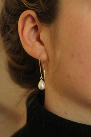 Minimalist pearl drop earrings