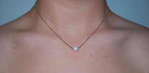 Signature floating pearl necklace